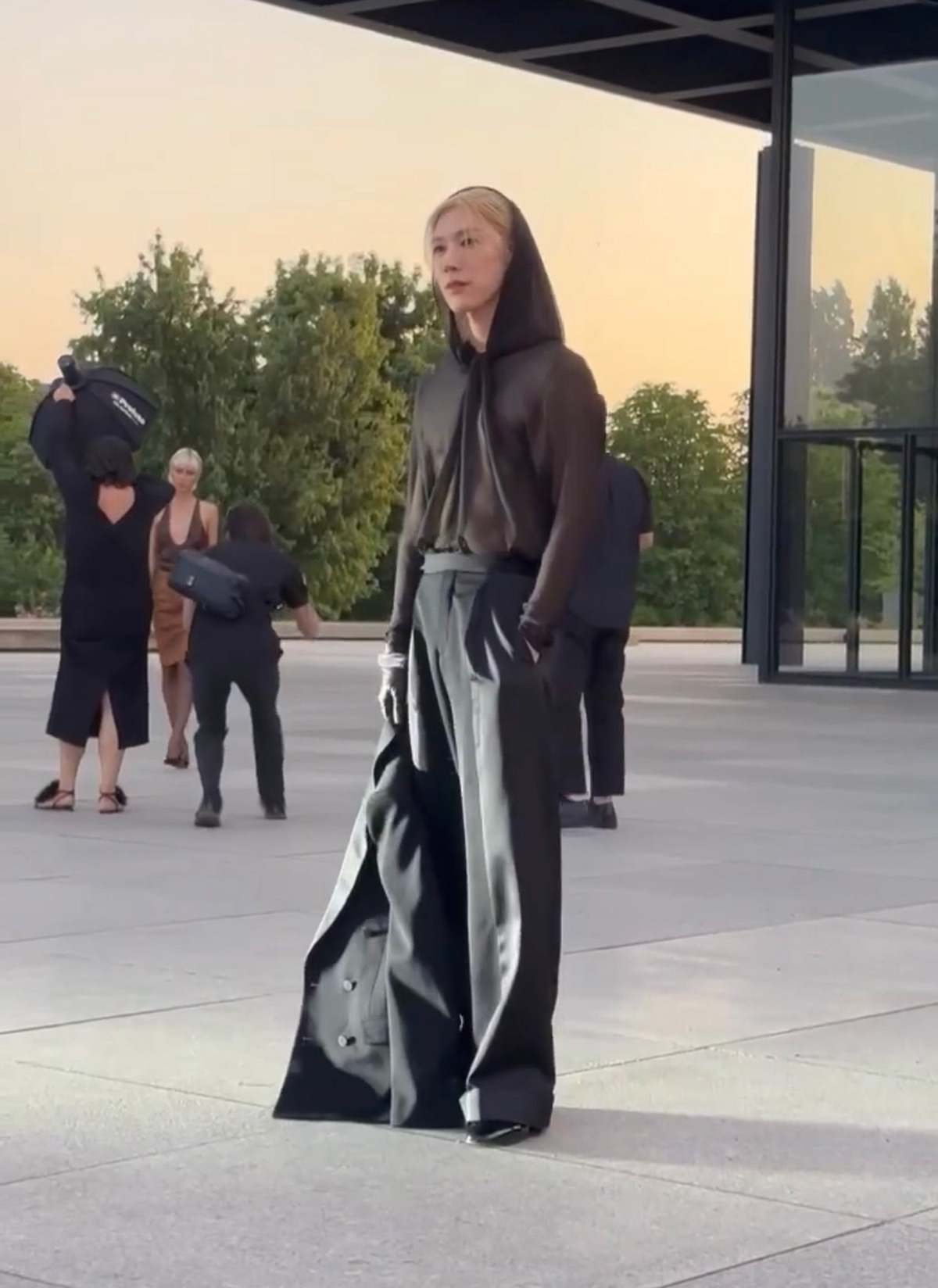 ฮอตทะลุล้านทวีต!! 'เตนล์ ชิตพล’ เซ็กซี่ซีทรูร่วมชมแฟชั่นโชว์ที่เบอร์ลินกับ 'มาร์ค ต้วน - คิตตี้ ชิชา' ฮอตทะลุล้านทวีต!! 'เตนล์ ชิตพล’ เซ็กซี่ซีทรูร่วมชมแฟชั่นโชว์ที่เบอร์ลินกับ 'มาร์ค ต้วน - คิตตี้ ชิชา'