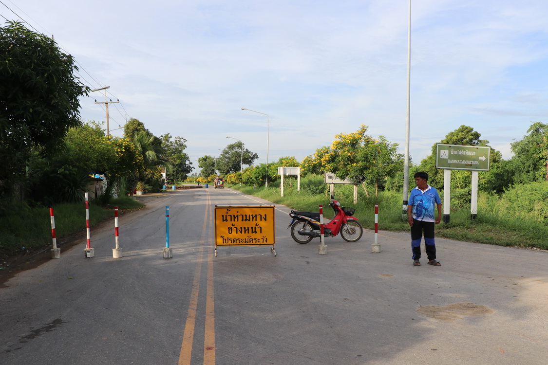 เปิดภาพ 'อ่างทอง' อ่วมน้ำท่วม เจ้าพระยาไหลบ่าป่าโมก ถนนพัง-เสาไฟหัก