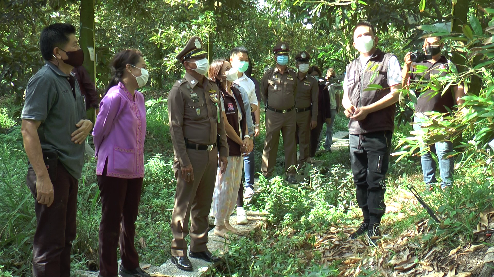 ราชินีผลไม้! ผู้ใจบุญทุ่มเงินล้าน เหมาทุเรียนนนท์