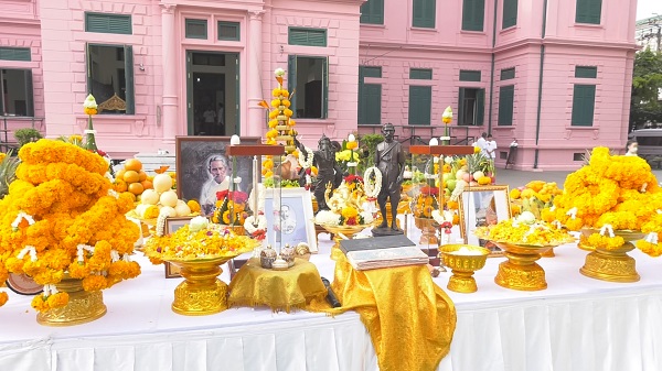 มาริโอ้-อนันดา นำทีมทำบุญและบวงสรวงภาพยนตร์ขุนพันธ์ 3 (มีคลิป) มาริโอ้-อนันดา นำทีมทำบุญและบวงสรวงภาพยนตร์ขุนพันธ์ 3 (มีคลิป)