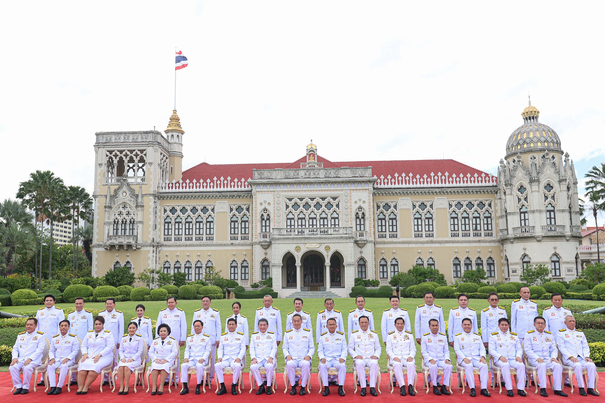 นายกรัฐมนตรีย้ำเป็นรัฐบาลของประชาชน ยืนยันตั้งใจทำงานแก้ปัญหา นายกรัฐมนตรีย้ำเป็นรัฐบาลของประชาชน ยืนยันตั้งใจทำงานแก้ปัญหา