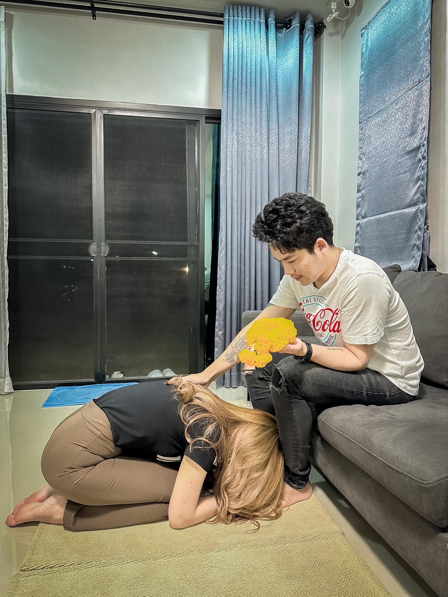 หมิว ปรียาภัทร์ ไหว้ขอพรสามี เบียร์ พร้อมพงษ์ ในฐานะผู้นำครอบครัว