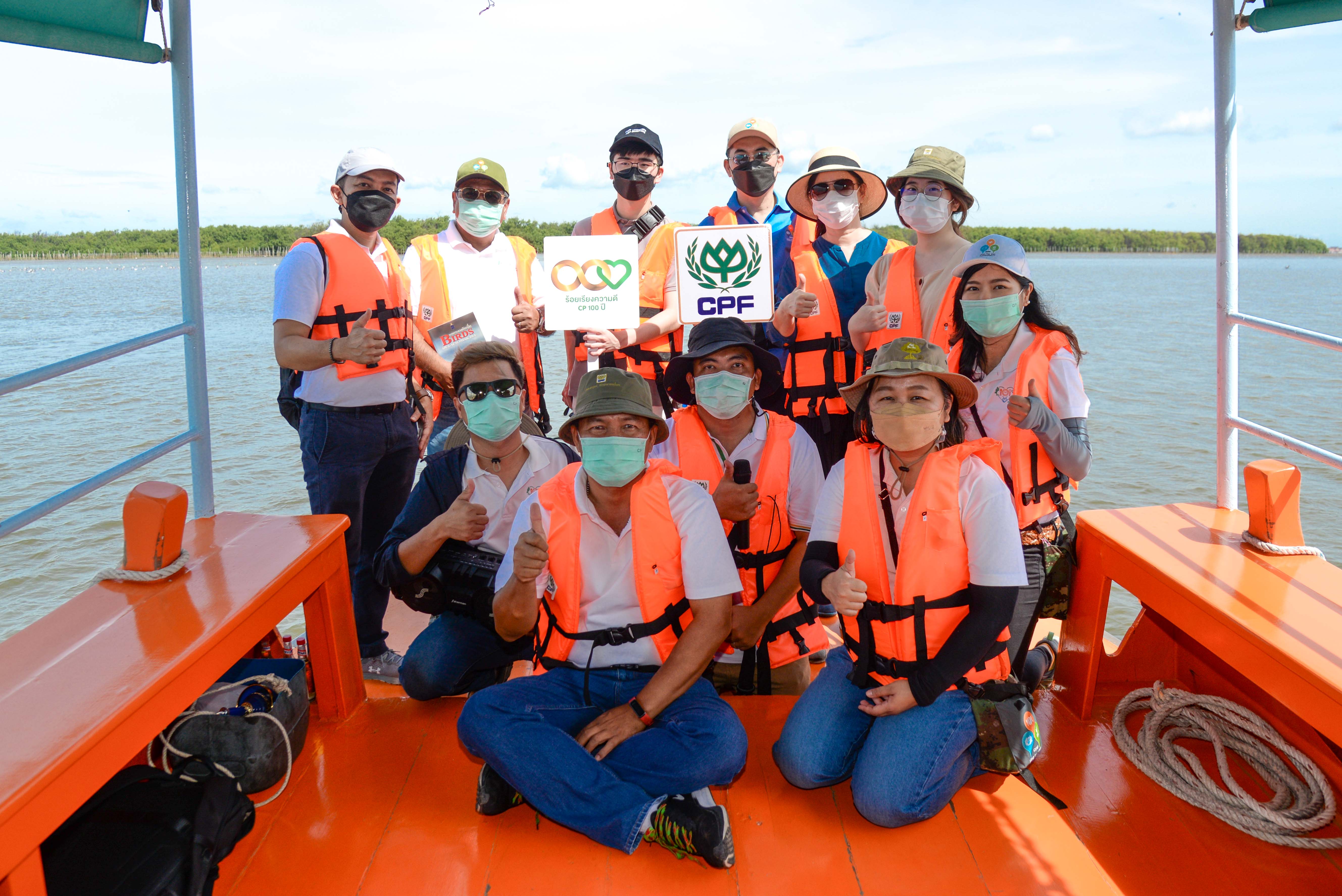 CEO ซีพีเอฟ  เยี่ยมชมความสำเร็จโครงการฟื้นฟูป่าชายเลน ต.บางหญ้าแพรก จ.สมุทรสาคร