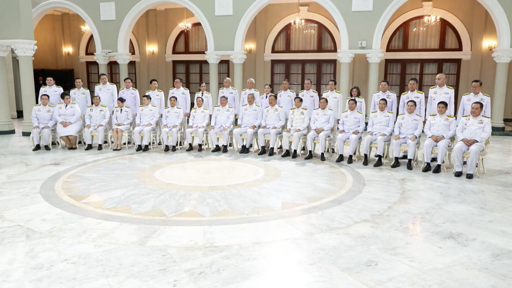 ศาล รธน.รับคำร้อง 40 สว. สะเทือนเก้าอี้ “ผู้นำประเทศ” ? ศาล รธน.รับคำร้อง 40 สว. สะเทือนเก้าอี้ “ผู้นำประเทศ” ?