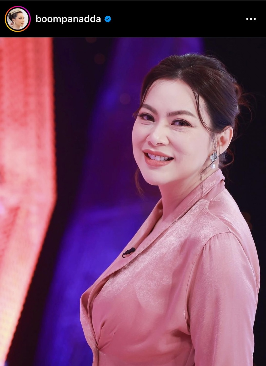 คนต่อแถวยาว บุ๋ม ปนัดดา เปิดร้านข้าวแกงให้ทานฟรีในวัดเกิด!