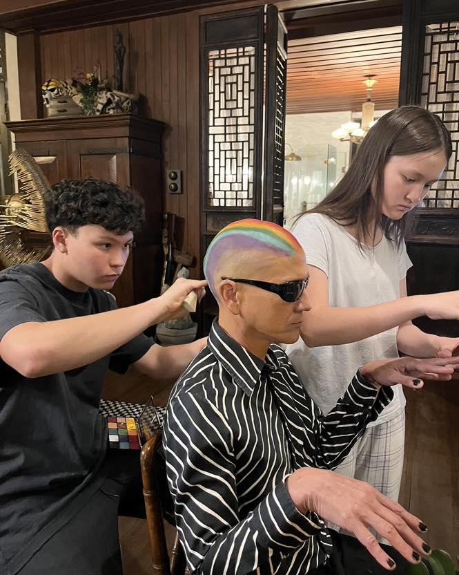 น้อย วงพรู เผยผู้อยู่เบื้องหลังลุคสุดเท่ ผม-เล็บ สีรุ้ง ในงาน Bangkok Pride น้อย วงพรู เผยผู้อยู่เบื้องหลังลุคสุดเท่ ผม-เล็บ สีรุ้ง ในงาน Bangkok Pride