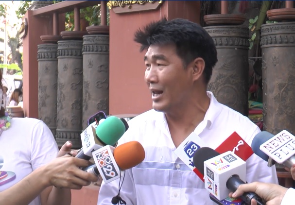 สมรักษ์ คำสิงห์  ยัน 'เบสท์-ตงตง' ยังรักกันดี 