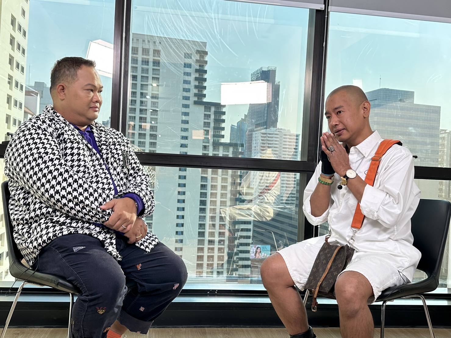 เปิดภาพล่าสุด ริว อาทิตย์ อดีตนักแสดงดังยุค 90 ชีวิตพลิกผัน ไร้บ้าน กินนอนข้างถนน!! เปิดภาพล่าสุด ริว อาทิตย์ อดีตนักแสดงดังยุค 90 ชีวิตพลิกผัน ไร้บ้าน กินนอนข้างถนน!!