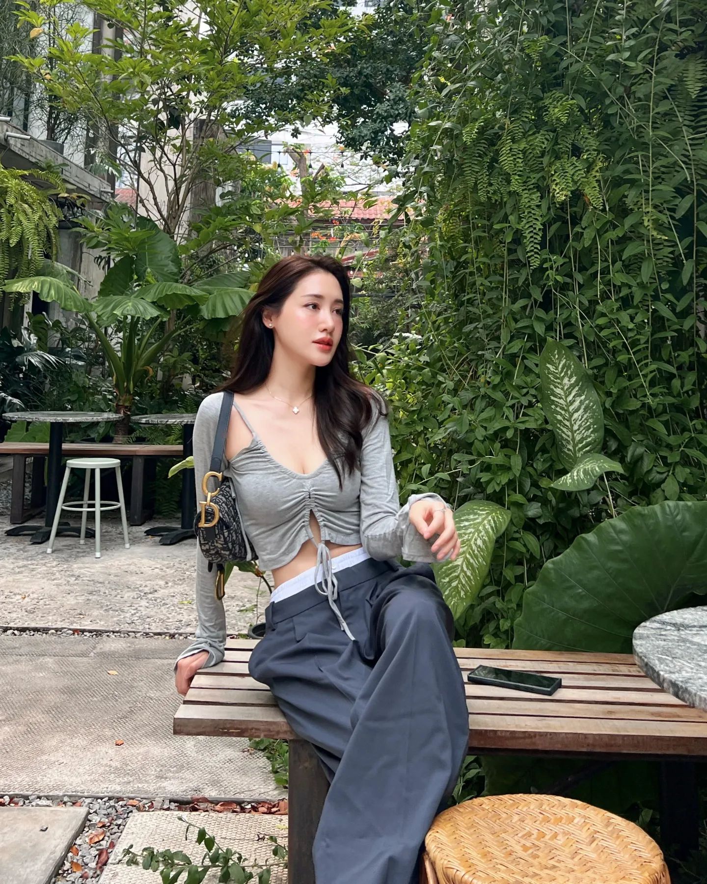 ชาวเน็ตคอมเมนต์ IG เดือด! พิม พิมประภา เเม่เป็นเเม่ค้าเเต่ลูกนั่งกินโอมากาเสะ