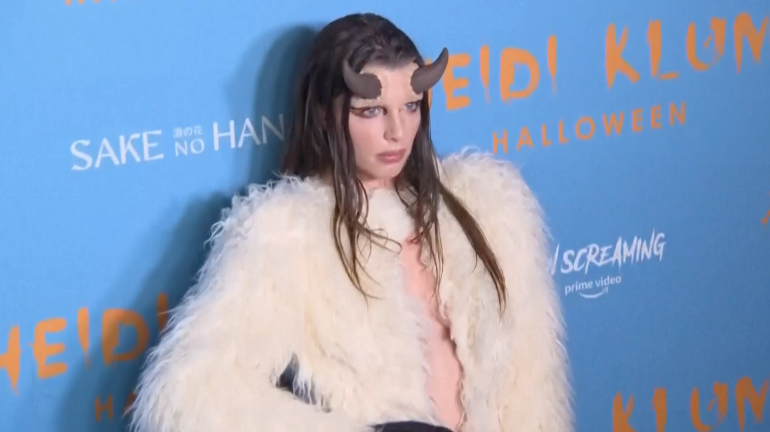 แห่แชร์ยกใหญ่!! ‘ไฮดี้ คลุม’ ลุคหนอนแอปเปิ้ลรับฮาโลวีน ‘อีลอน มัสก์’ ร่วมปาร์ตี้ แห่แชร์ยกใหญ่!! ‘ไฮดี้ คลุม’ ลุคหนอนแอปเปิ้ลรับฮาโลวีน ‘อีลอน มัสก์’ ร่วมปาร์ตี้