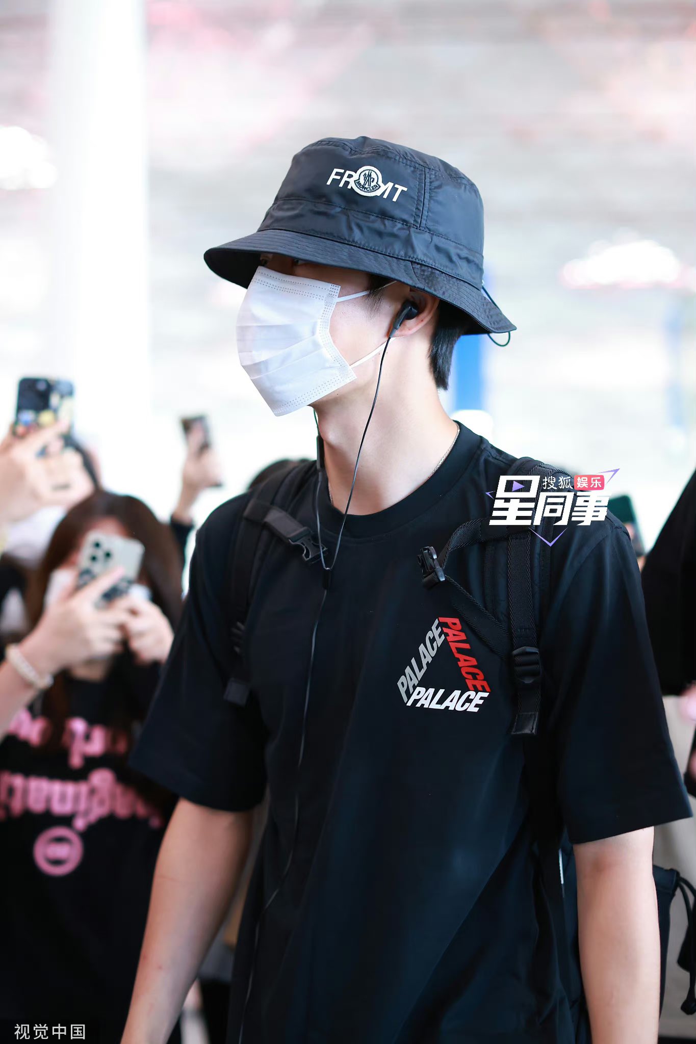 ลัดฟ้าสู่เมืองไทย!! แห่แชร์ภาพ ‘หวังอี้ป๋อ’ ที่สนามบิน โปรโมตหนังใหม่ 8 ส.ค.นี้