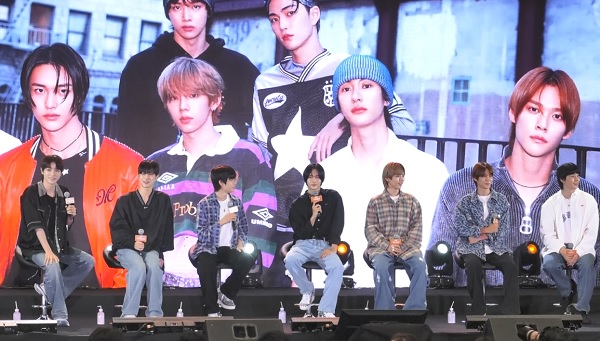 7 หนุ่ม RIIZE จัดงานแฟนไซน์ครั้งแรกในเมืองไทย    (มีคลิป)