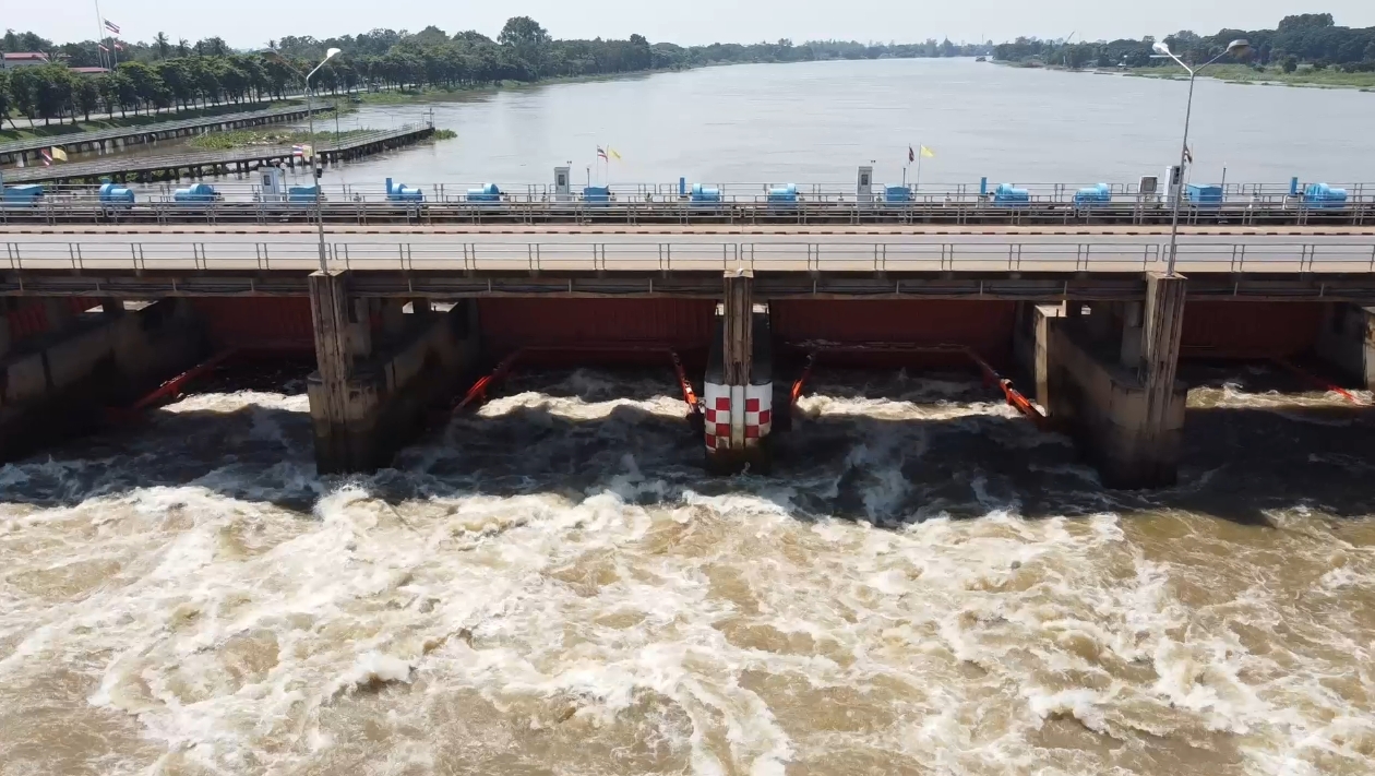เปิดภาพมุมสูง เขื่อนเจ้าพระยา และร่องรอยความเสียหายหลังน้ำลด เปิดภาพมุมสูง เขื่อนเจ้าพระยา และร่องรอยความเสียหายหลังน้ำลด