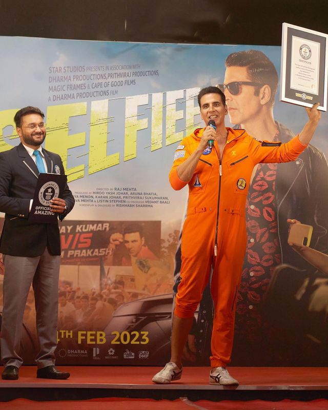 ทุบสถิติโลก!! 'อักษัย กุมาร' พระเอกอินเดีย พาแฟนคลับถ่ายเซลฟี่ได้มากสุดใน3นาที