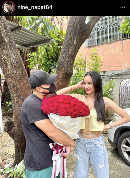 แพท ณปภา ยิ้มหน้าบาน! แฟนหนุ่มหอบดอกไม้ช่อใหญ่ ง้อ!! แพท ณปภา ยิ้มหน้าบาน! แฟนหนุ่มหอบดอกไม้ช่อใหญ่ ง้อ!!