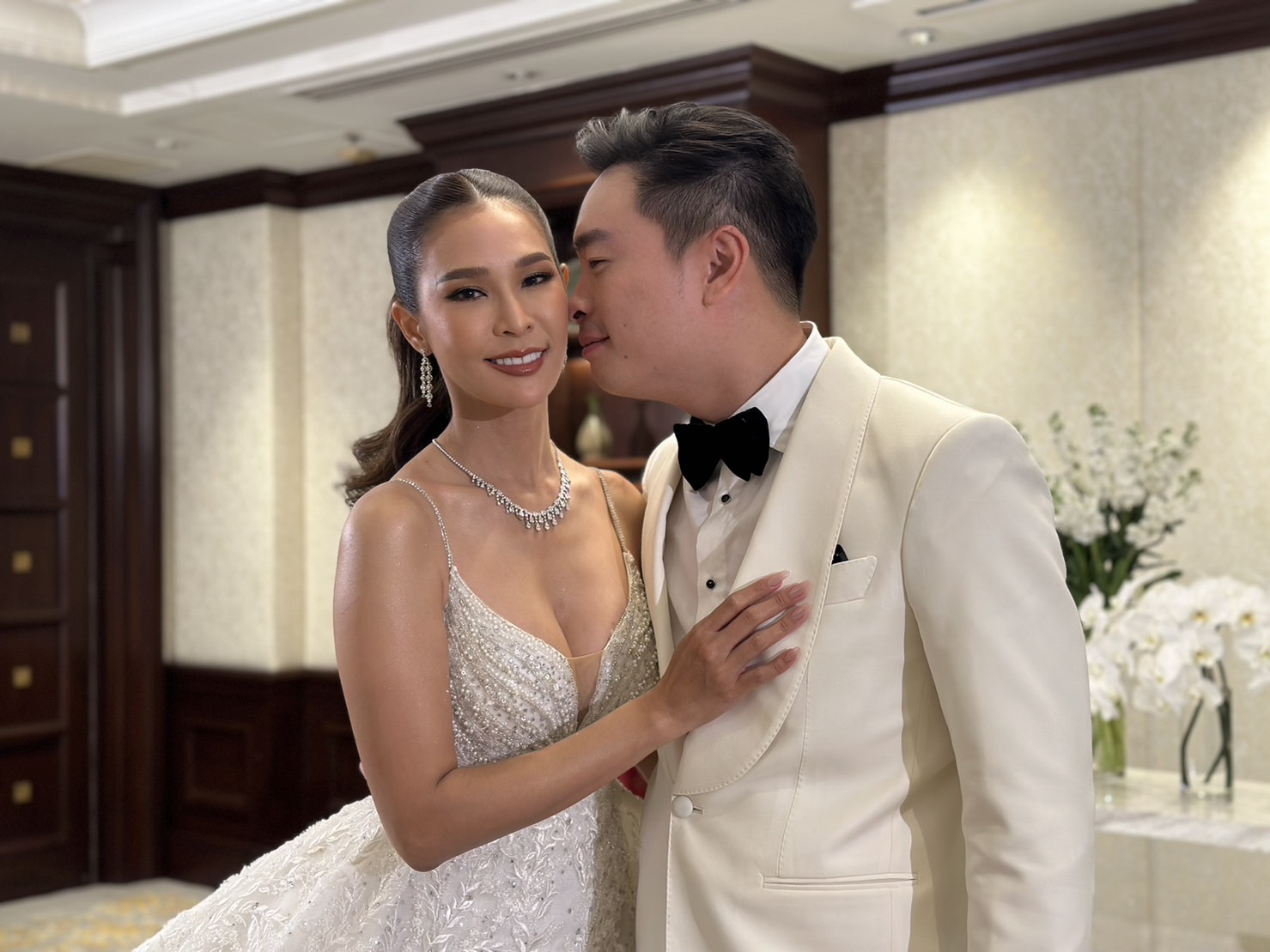 “ปาย สิตางค์-นิก ธนิก” เข้าพิธีวิวาห์หวานชื่น ให้คำมั่นอยู่เคียงกัน ลั่น ยังไม่พร้อมมีทายาท