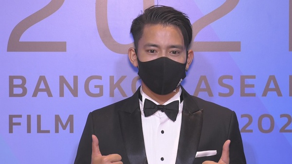 “เบิ้ล ปทุมราช” เพ้อคิดถึงแฟนสาวสวิตเซอร์แลนด์  (มีคลิป)