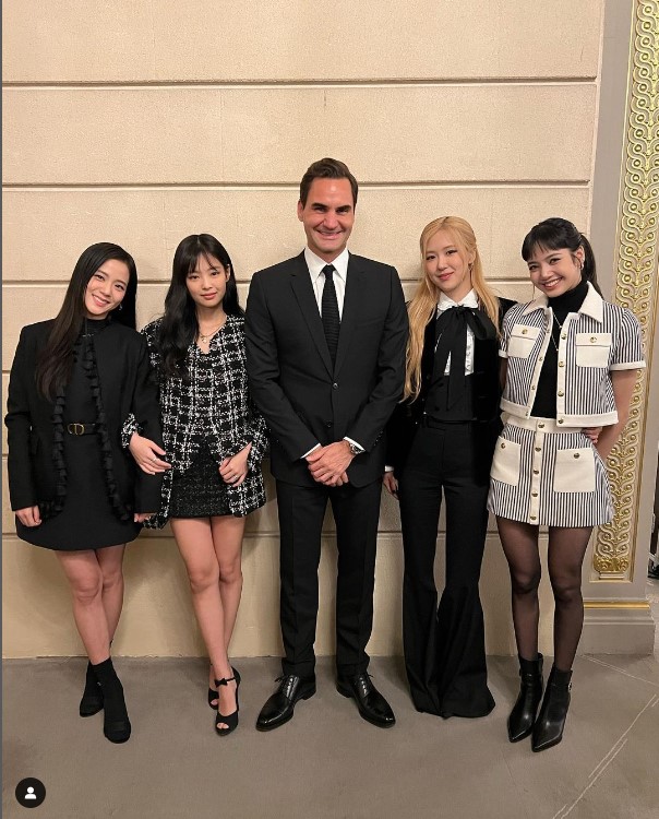 เฟเดอเรอร์ นักเทนนิสคนดังโพสต์ภาพกับ 4 สาว BLACKPINK เฟเดอเรอร์ นักเทนนิสคนดังโพสต์ภาพกับ 4 สาว BLACKPINK