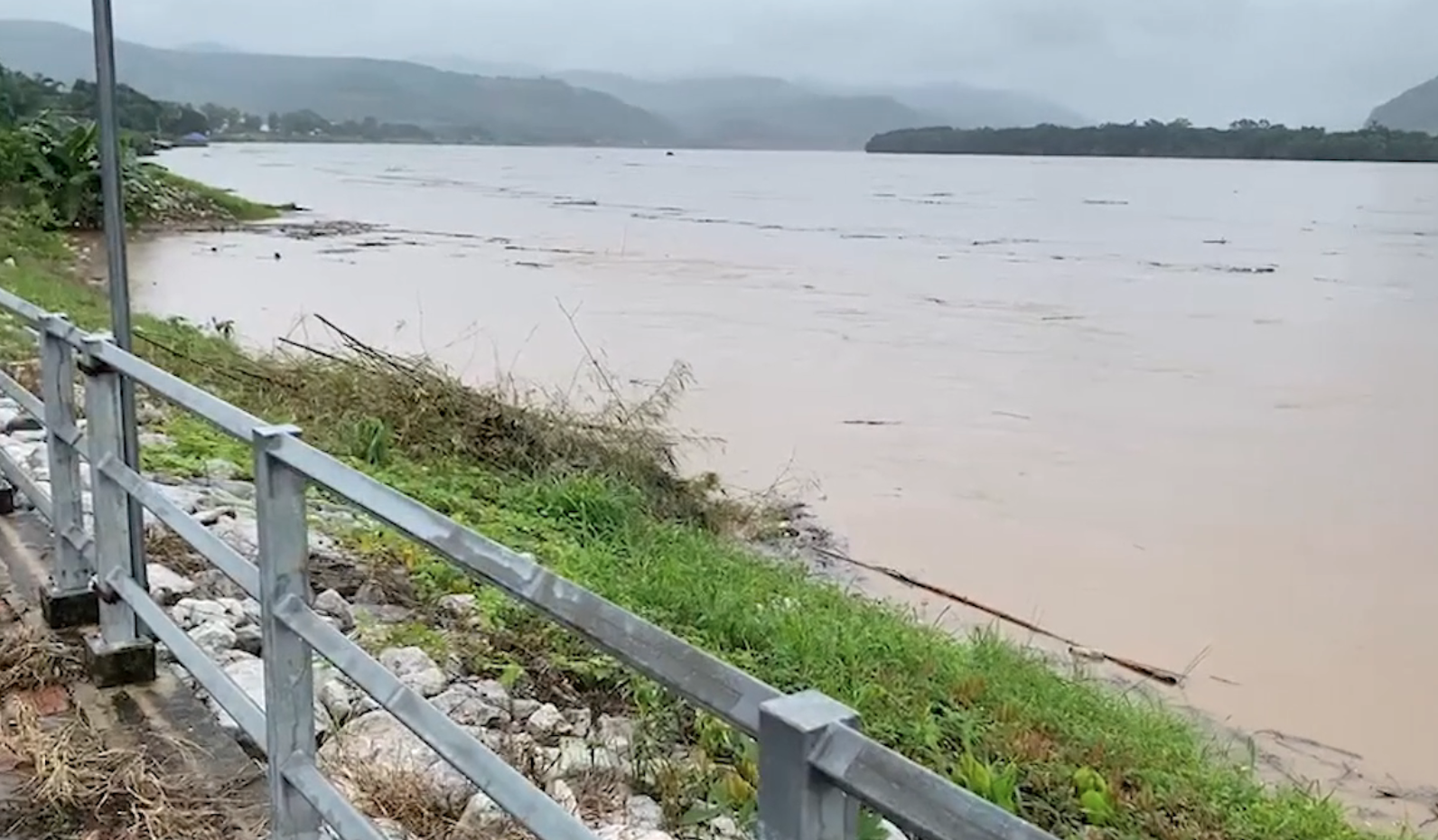 “สถานการณ์แม่น้ำโขงล่าสุด” เลยตือน!น้ำส่อทะลักเชียงคานท่วม 28 หมู่บ้าน