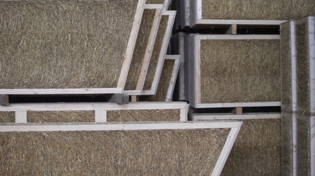 ผุดไอเดียบ้านจากฟาง ควบคุมอุณหภูมิได้ เป็นมิตรต่อสิ่งแวดล้อม ผุดไอเดียบ้านจากฟาง ควบคุมอุณหภูมิได้ เป็นมิตรต่อสิ่งแวดล้อม