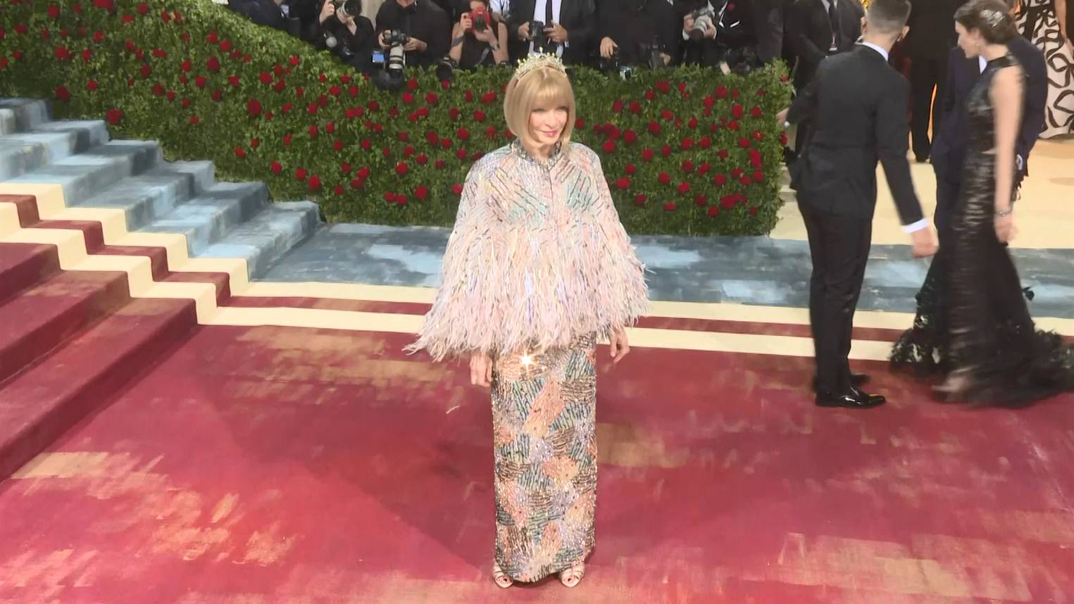 เหล่าคนดังเฉิดฉายในชุดสุดอลังในช่วงแรกของการจัดงาน Met Gala ปี 2022 เหล่าคนดังเฉิดฉายในชุดสุดอลังในช่วงแรกของการจัดงาน Met Gala ปี 2022