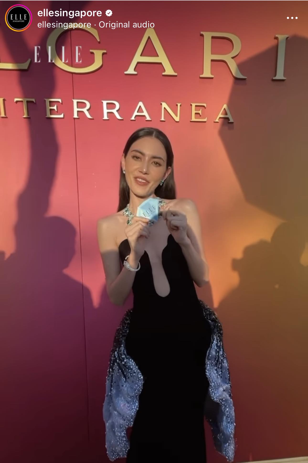 เผยลุคสวยหรู ใหม่ ดาวิกา ร่วมงานแฟชั่นโชว์ Bvlgari ที่ บาหลี