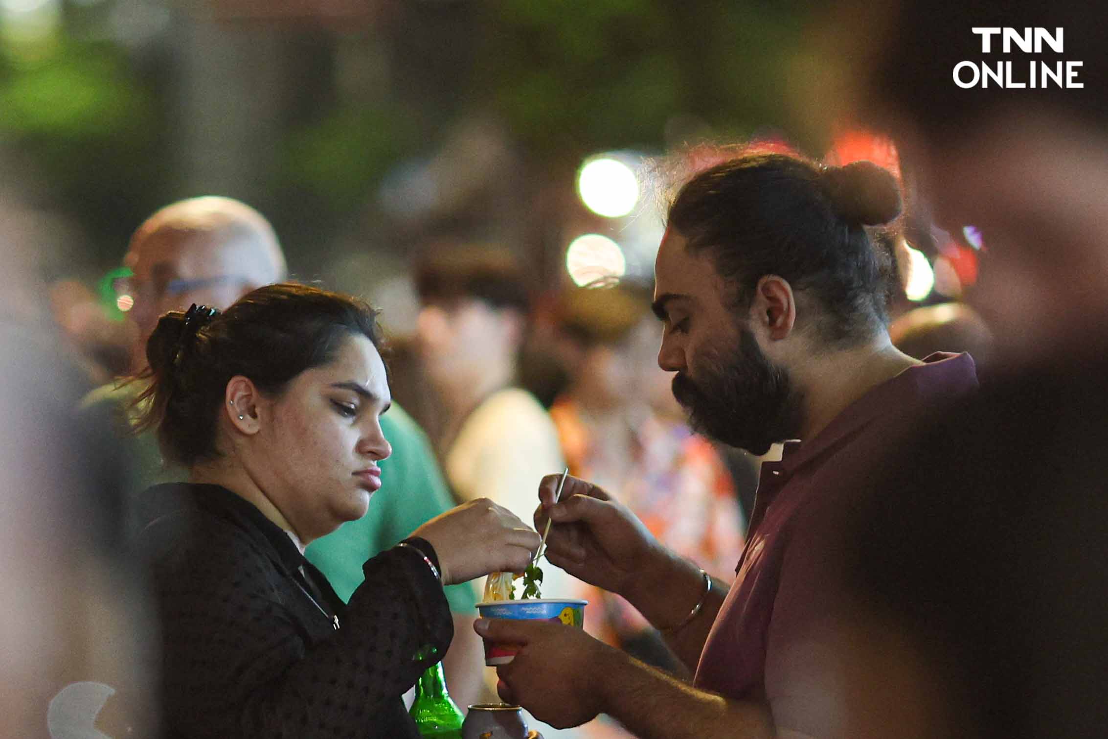 นทท.แน่นถนนเยาวราช กินสตรีทฟู้ด ตอกย้ำย่านท่องเที่ยวยอดฮิต นทท.แน่นถนนเยาวราช กินสตรีทฟู้ด ตอกย้ำย่านท่องเที่ยวยอดฮิต