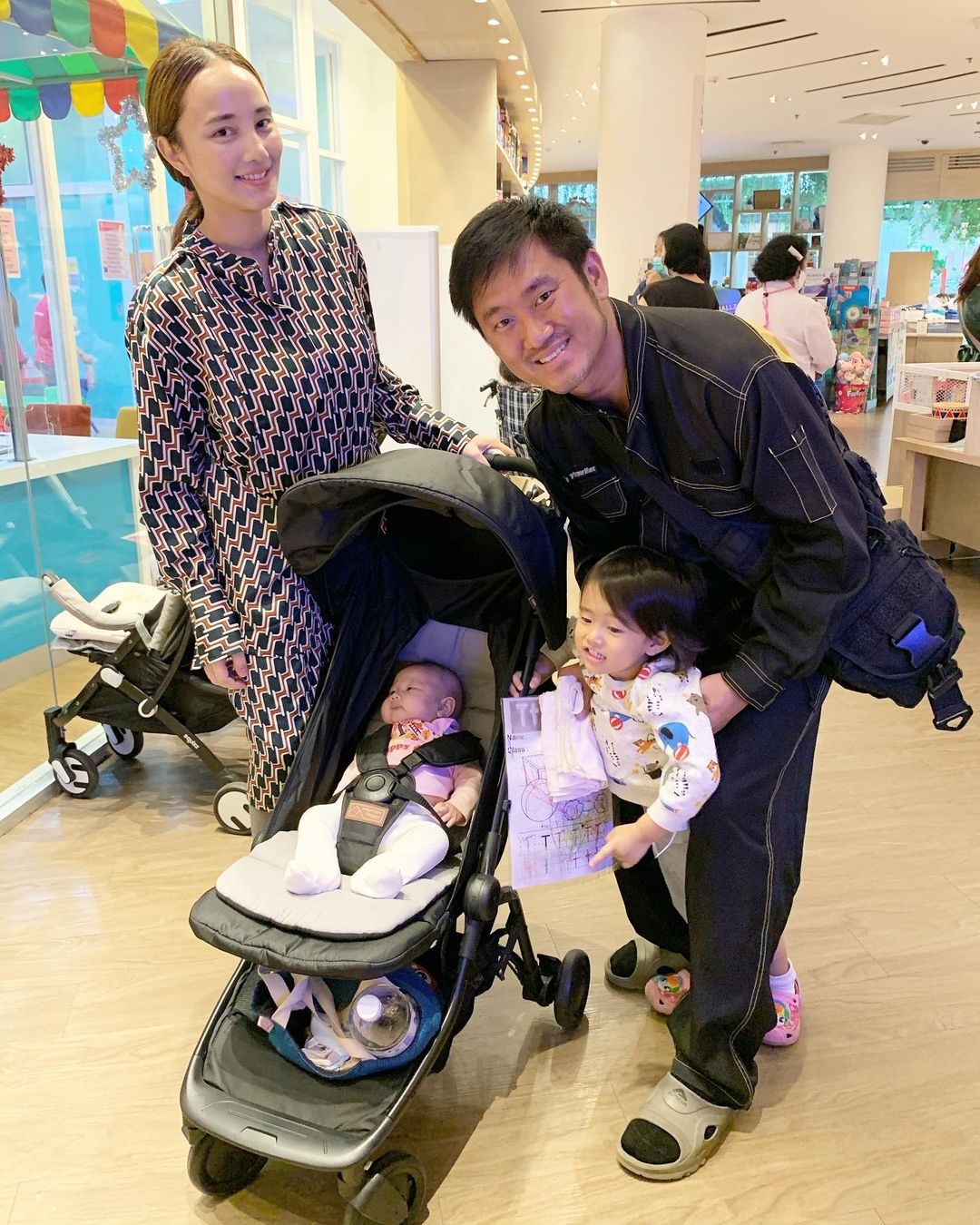 สุดปลื้ม กุญแจซอล คลอดลูกคนที่ 3 แล้ว พร้อมตั้งชื่อสุดเก๋จนชาวเน็ตแห่ชม สุดปลื้ม กุญแจซอล คลอดลูกคนที่ 3 แล้ว พร้อมตั้งชื่อสุดเก๋จนชาวเน็ตแห่ชม