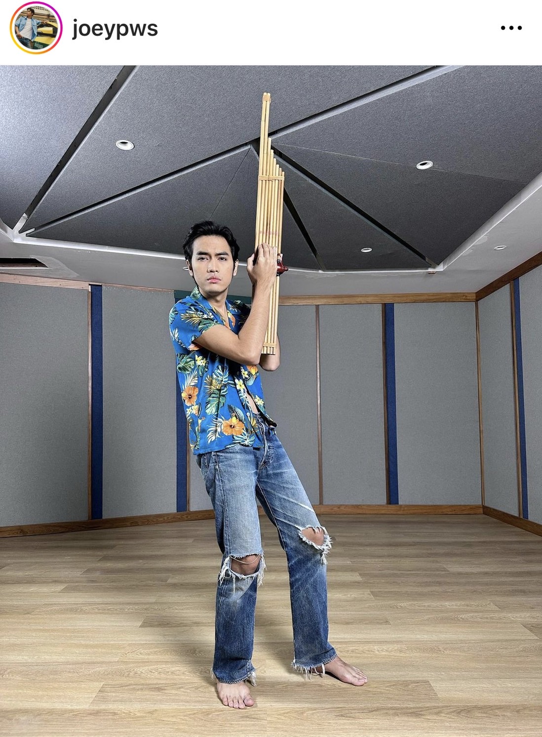 แฟนคลับประทับใจ!! คุณแม่ โจอี้ ภูวศิษฐ์ โผล่เซอร์ไพรส์กลางเวทีคอนเสิร์ต แฟนคลับประทับใจ!! คุณแม่ โจอี้ ภูวศิษฐ์ โผล่เซอร์ไพรส์กลางเวทีคอนเสิร์ต