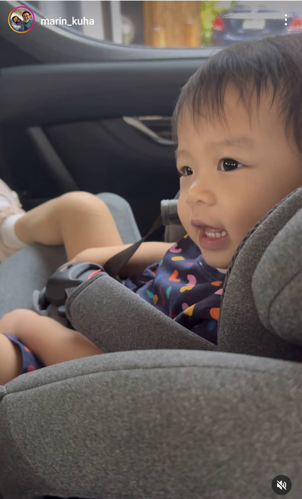 มิว-เซนต์ ตื่นเต้น ส่ง น้องมาริน ไปโรงเรียนวันแรก มิว-เซนต์ ตื่นเต้น ส่ง น้องมาริน ไปโรงเรียนวันแรก