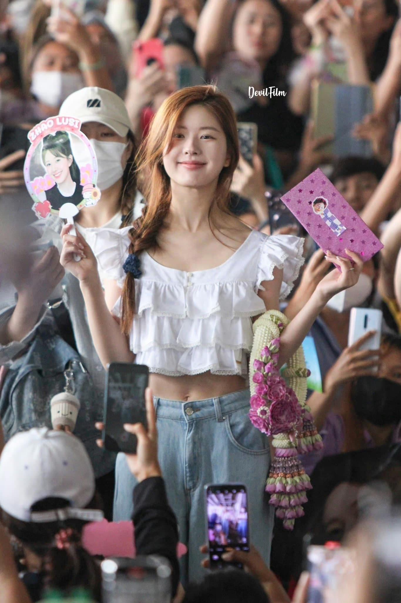 ต้อนรับคนสวย!! ‘จ้าวลู่ซือ’ ครองเทรนด์หลังลัดฟ้าถึงไทย พร้อมทำกิจกรรม 27 ก.ย.นี้ ต้อนรับคนสวย!! ‘จ้าวลู่ซือ’ ครองเทรนด์หลังลัดฟ้าถึงไทย พร้อมทำกิจกรรม 27 ก.ย.นี้