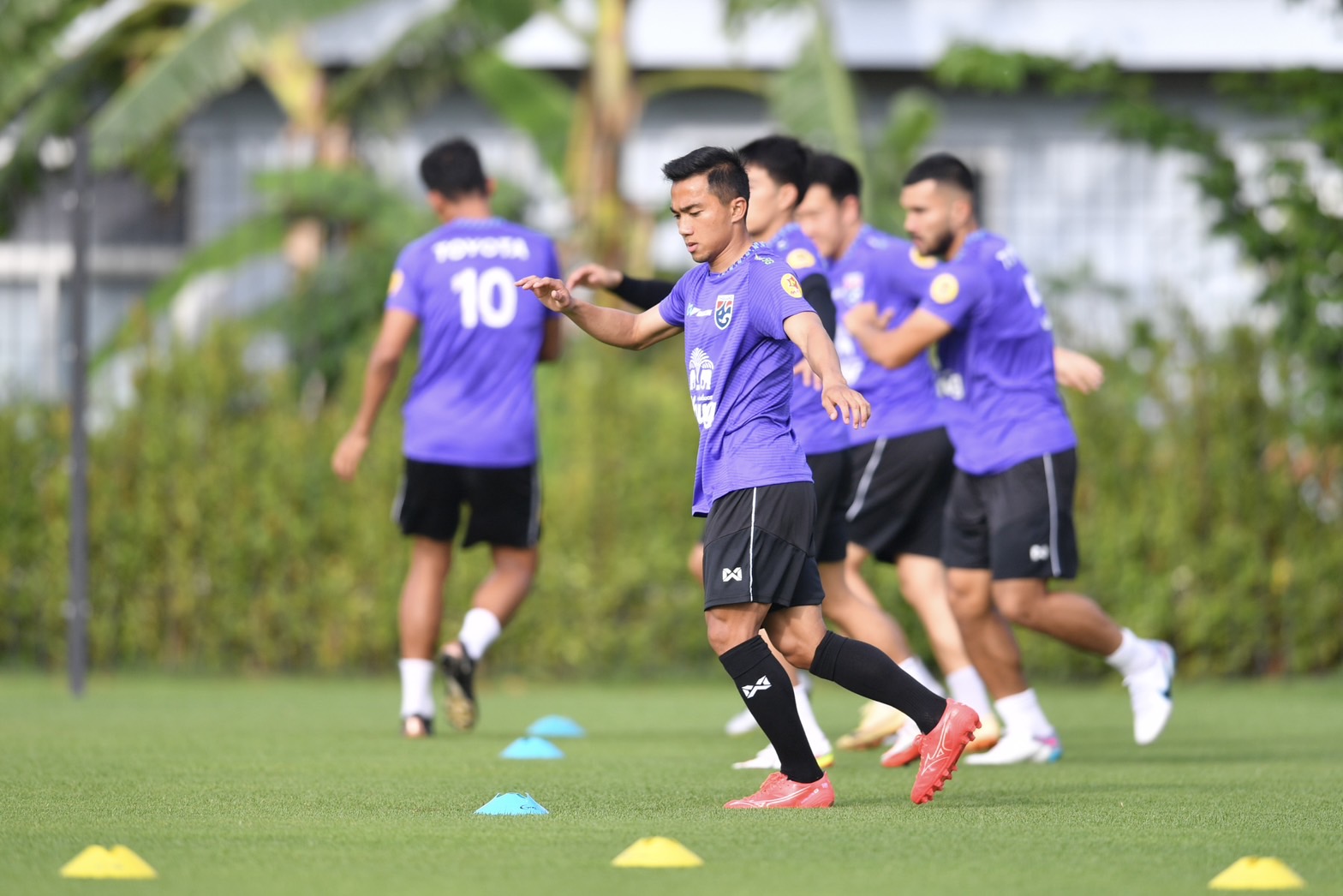 'ชนาธิป' ร่วมซ้อมทีมชาติไทยก่อนเตรียมบินเตะอุ่นเครื่องฟีฟ่าเดย์ ดวล ไต้หวัง-ฮ่องกง