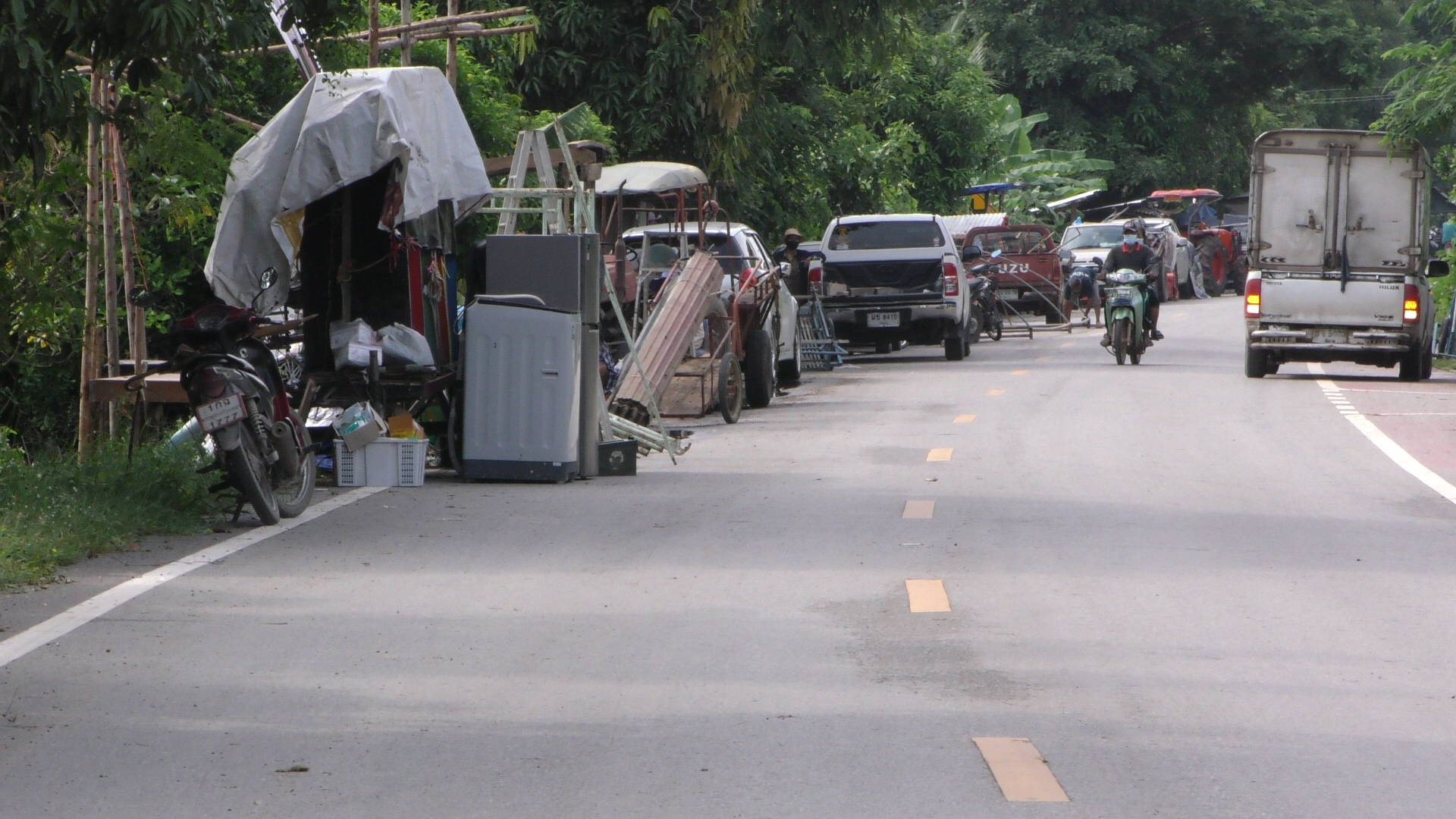 เขื่อนเจ้าพระยาใกล้วิกฤตน้ำขึ้นจ่อขีดแดง-ปชช.อพยพนอนริมถนน
