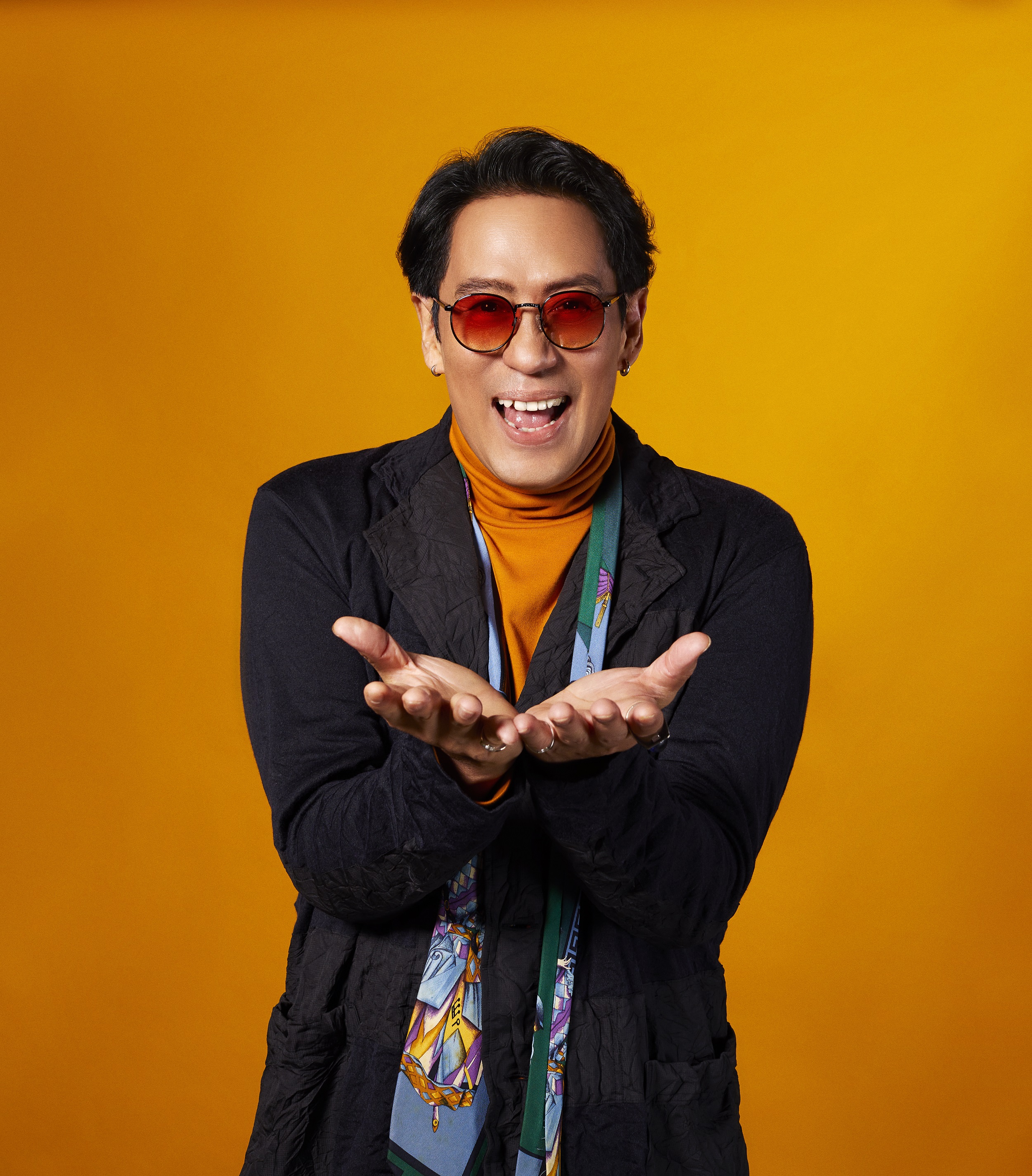 เบิร์ด ธงไชย เป็นตัวแทนถ่ายทอดเพลง ปีของเรา รับขวัญปีใหม่ เบิร์ด ธงไชย เป็นตัวแทนถ่ายทอดเพลง ปีของเรา รับขวัญปีใหม่