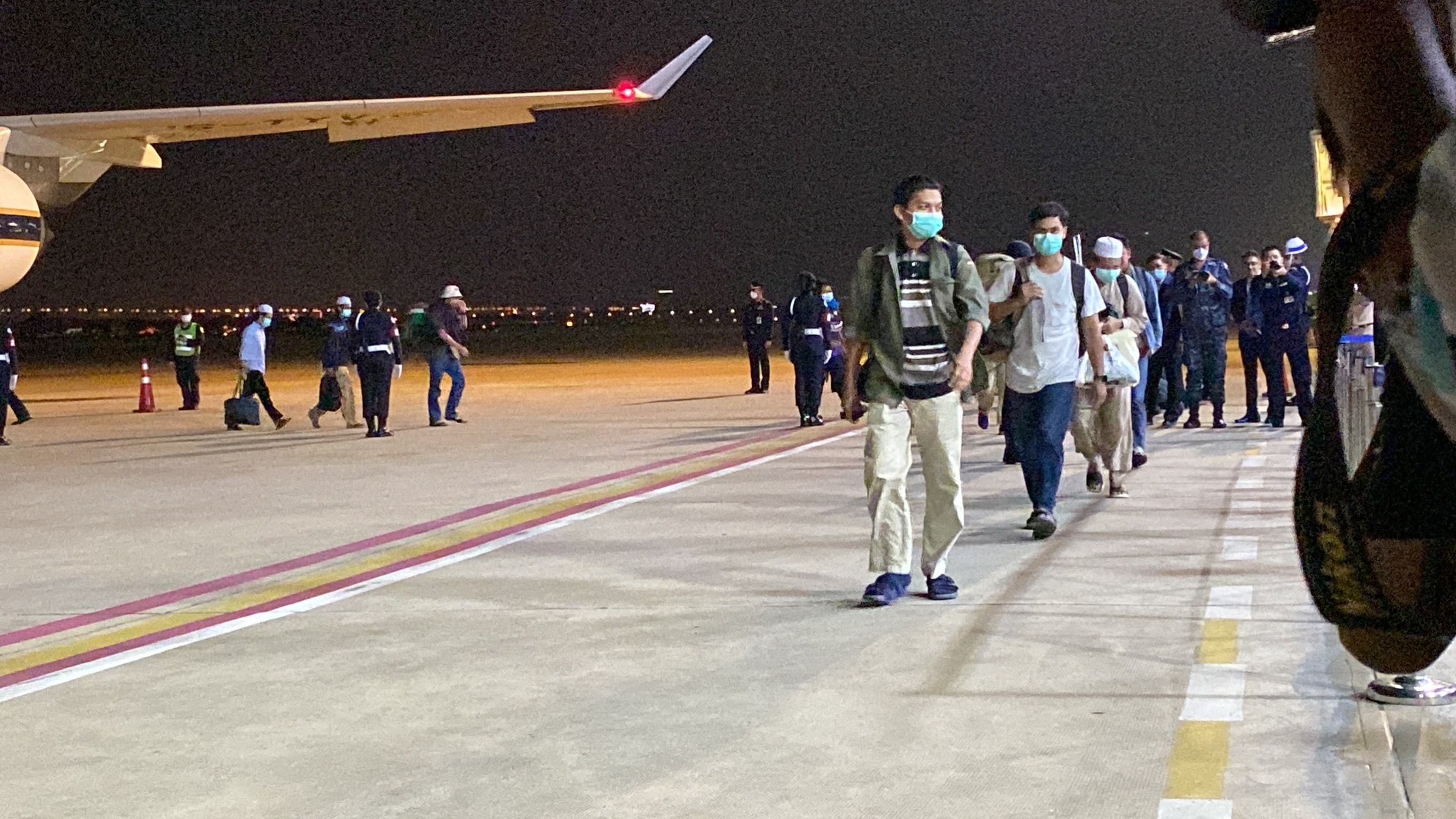 ​ประมวลภาพ นายกฯ รับ คนไทยในซูดาน ชุดแรก 