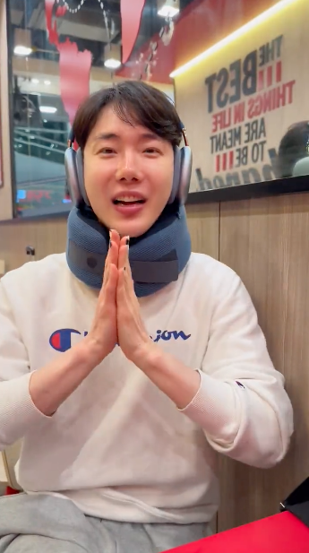 ร้องชัดเป๊ะ!! 'โจควอน' คัฟเวอร์ 'ทรงอย่างแบด' เต้นโพลแดนซ์ นั่งตุ๊กๆ ตะลอนกรุงเทพ ร้องชัดเป๊ะ!! 'โจควอน' คัฟเวอร์ 'ทรงอย่างแบด' เต้นโพลแดนซ์ นั่งตุ๊กๆ ตะลอนกรุงเทพ