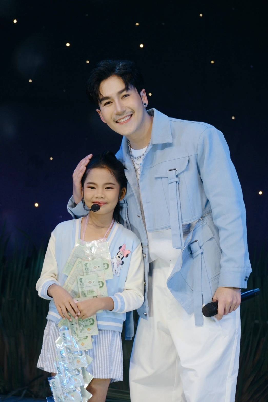 “นก พงศกร” ฝากตัว “น้องอะอาย สกุณาพร” สู่คณะหมอลำ คณะเสียงวิหก