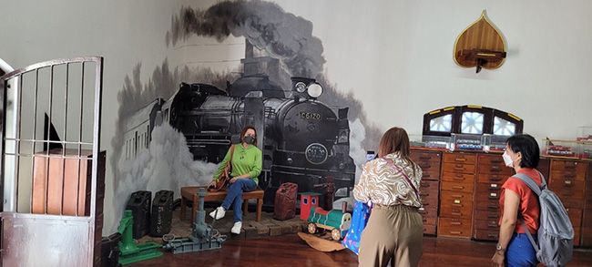 ประชาชนใช้เวลาวันหยุดร่วมกิจกรรม Hua Lamphong in Your Eyes-ชมนิทรรศภาพถ่าย หัวลำโพง ประชาชนใช้เวลาวันหยุดร่วมกิจกรรม Hua Lamphong in Your Eyes-ชมนิทรรศภาพถ่าย หัวลำโพง