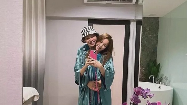 เขินสุด ทอย-จีน่า เรียกแฟน/เคลียร์คบซ้อน มุก-แมกซ์ (มีคลิป) เขินสุด ทอย-จีน่า เรียกแฟน/เคลียร์คบซ้อน มุก-แมกซ์ (มีคลิป)