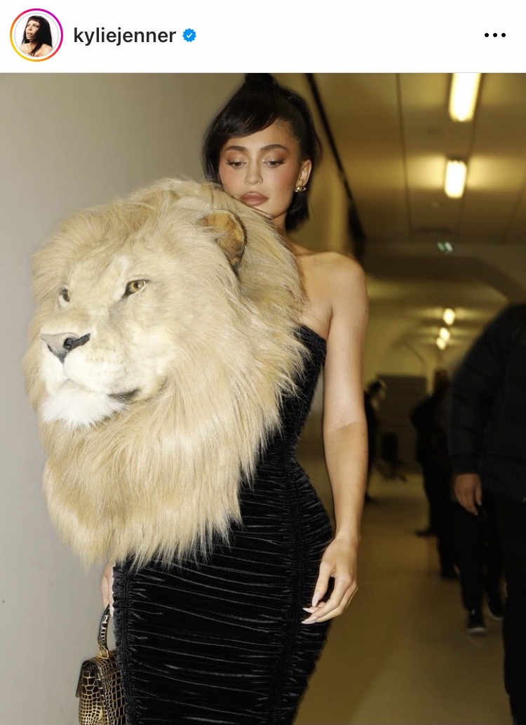 แอนนา-โดจา แคท-ไคลีย์ เจนเนอร์!! แม่เจอแม่ ชมแฟชั่นโชว์โอต์กูตูร์ที่ปารีส แอนนา-โดจา แคท-ไคลีย์ เจนเนอร์!! แม่เจอแม่ ชมแฟชั่นโชว์โอต์กูตูร์ที่ปารีส