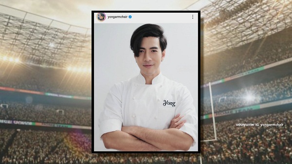 “โย่ง อาร์มแชร์” รับหน้าที่เชฟ เสิร์ฟผัดไทให้นักเตะศึกแดงเดือด  (มีคลิป)