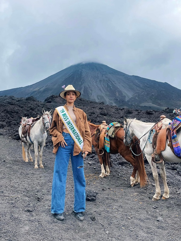บิ๊นท์ สิรีธร เคลียร์ดราม่า แต่งหน้าบ้ง ชุดพัง ร่วมงานอินเตอร์ (มีคลิป)