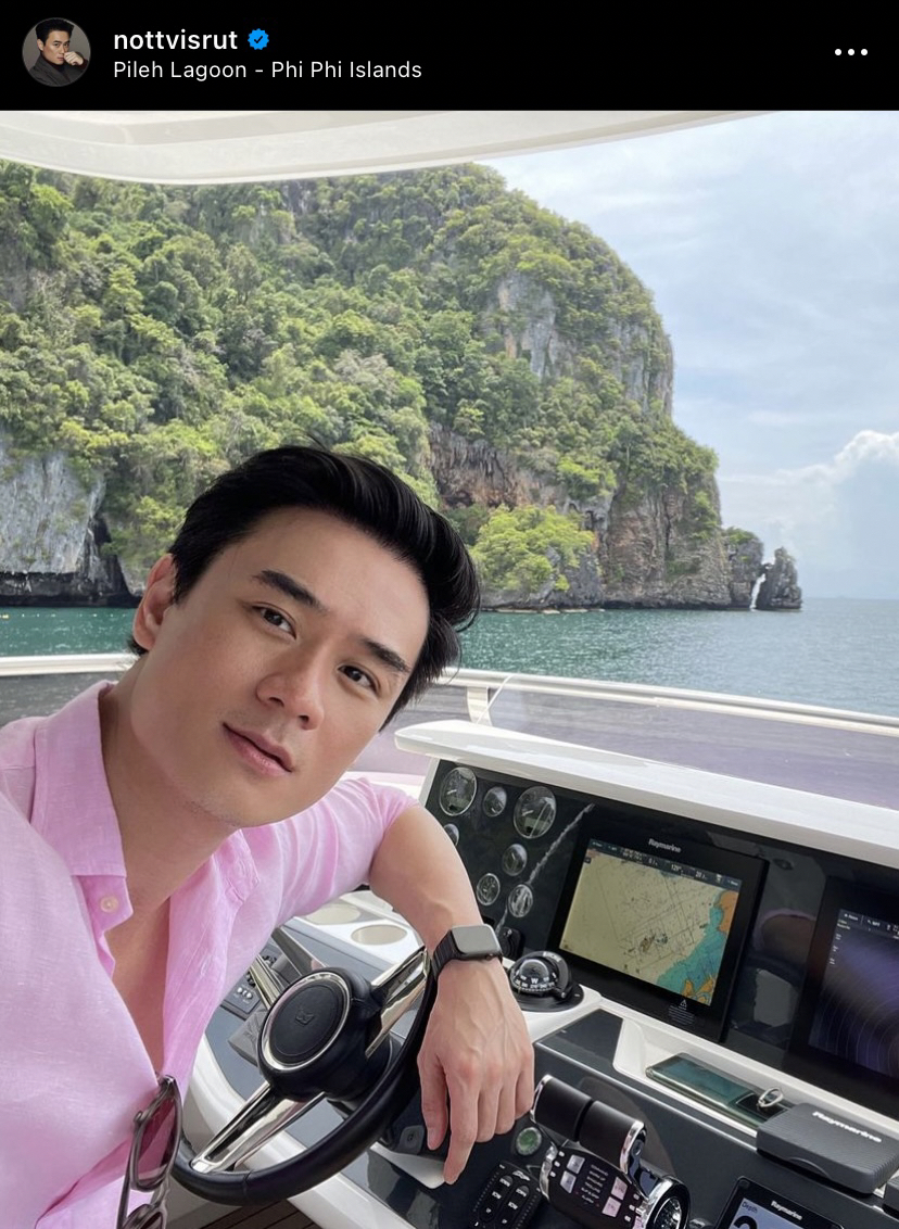 น่ารักเกินไปไหม! ชมพู่ เผยภาพ สายฟ้า-พายุ-แอบิเกล มอบพวงมาลัยให้คุณพ่อ น็อต