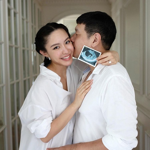 น้ำชา ชีรณัฐ ดีใจ เฉลยเพศลูกคนแรก เป็นเพศชาย (มีคลิป) น้ำชา ชีรณัฐ ดีใจ เฉลยเพศลูกคนแรก เป็นเพศชาย (มีคลิป)