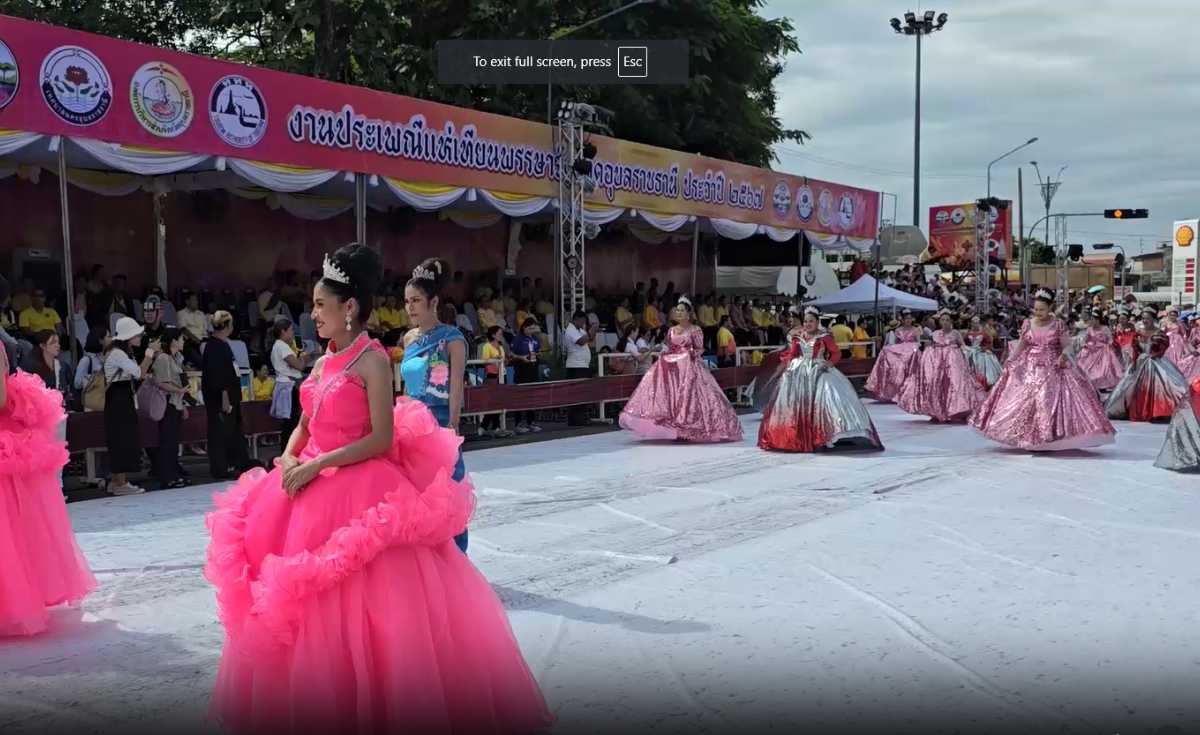 เริ่มแล้ว แห่เทียนพรรษาอุบลฯ นักท่องเที่ยวแห่ชมล้นหลาม เงินสะพัดกว่าพันล้าน เริ่มแล้ว แห่เทียนพรรษาอุบลฯ นักท่องเที่ยวแห่ชมล้นหลาม เงินสะพัดกว่าพันล้าน