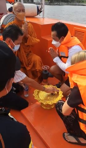 พี่ชาย ลงเรือทำพิธีเชิญดวงวิญญาณ แตงโม กลับบ้าน