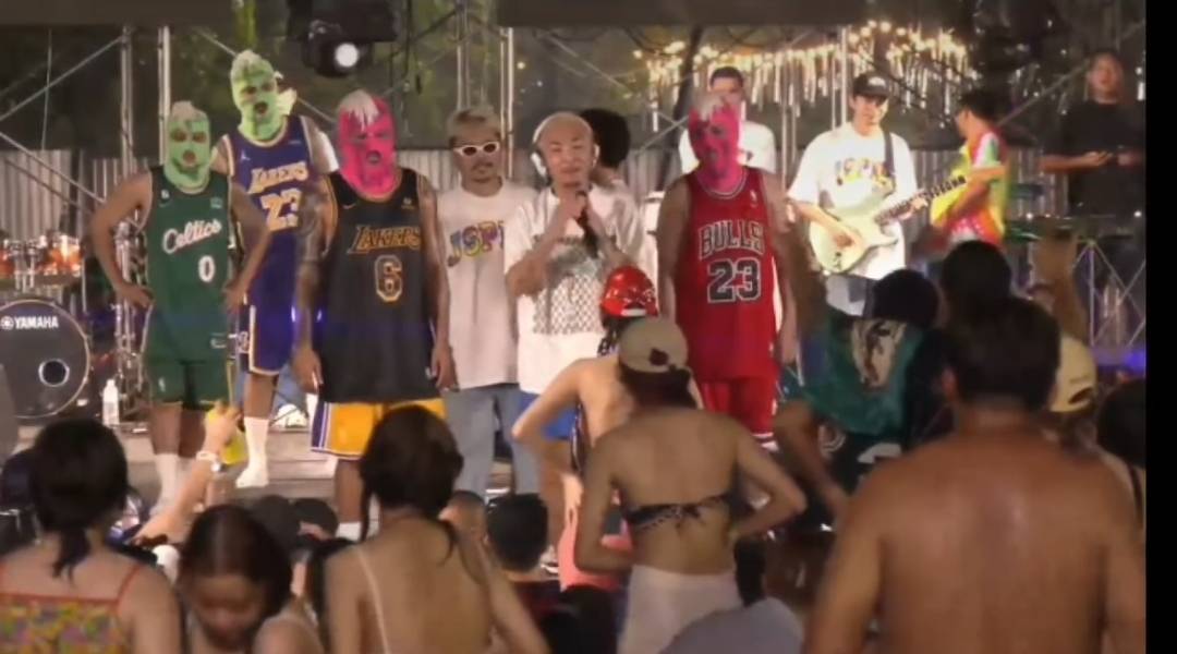 แจ๊ส ชวนชื่น ถูกปาน้ำแข็งใส่ขณะเล่นคอนเสิร์ต ด้าน แจง โพสต์เดือด คนไม่มีจิตสำนึกควรนอนอยู่บ้าน แจ๊ส ชวนชื่น ถูกปาน้ำแข็งใส่ขณะเล่นคอนเสิร์ต ด้าน แจง โพสต์เดือด คนไม่มีจิตสำนึกควรนอนอยู่บ้าน