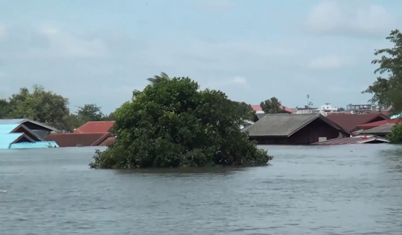 อุบลฯน้ำท่วม สูงถึงบ้านชั้น 2 จมบาดาล 19 อำเภอ อพยพกว่า 2 หมื่นราย อุบลฯน้ำท่วม สูงถึงบ้านชั้น 2 จมบาดาล 19 อำเภอ อพยพกว่า 2 หมื่นราย