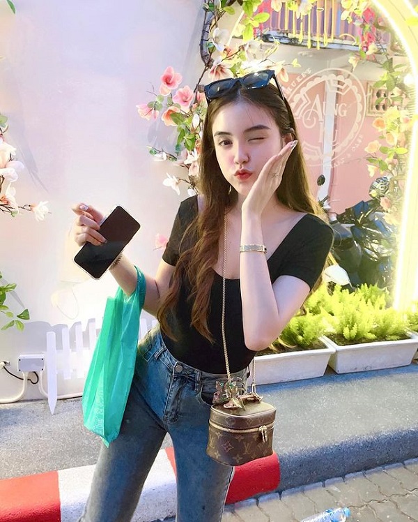 “ครูเต้ย” โพสต์ซึ้ง ขอโทษลูกสาว ที่ทำให้ไม่ได้ใช้ชีวิตแบบคนปกติ (มีคลิป) 