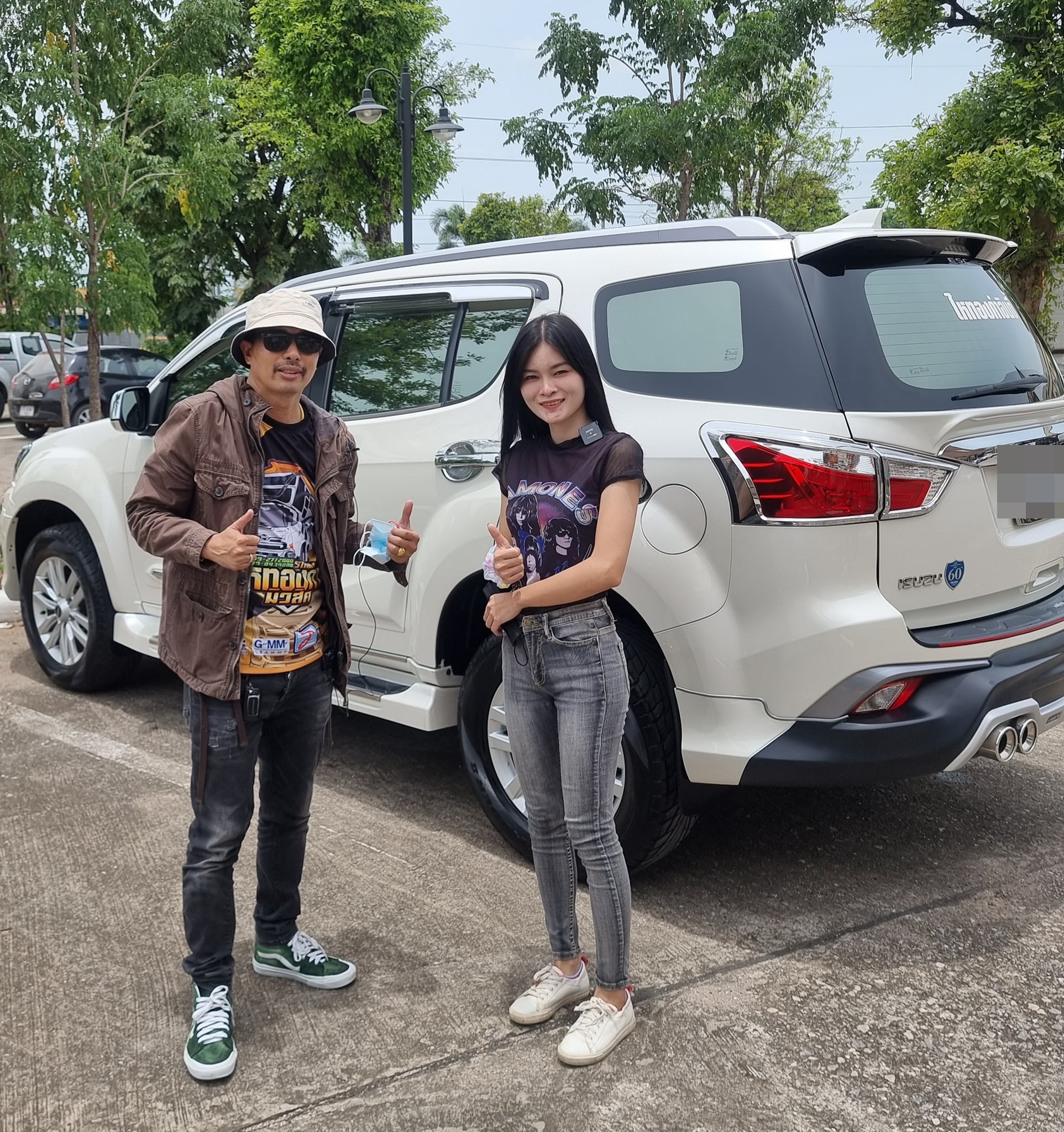 นายห้างประจักษ์ชัย ฟาดกลับ! ปมดราม่ามอบรถมือสอง ให้ เอ๋ มิรา ใช้งาน นายห้างประจักษ์ชัย ฟาดกลับ! ปมดราม่ามอบรถมือสอง ให้ เอ๋ มิรา ใช้งาน